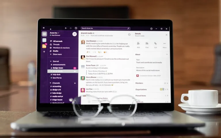 Ekran laptopa z otwartą aplikacją do komunikacji zespołowej